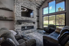 Dusty Diamond Lodge - Premium new 3 bedroom home on Boulder Canyon Golf Course with private hot tub and Gig WIFI!